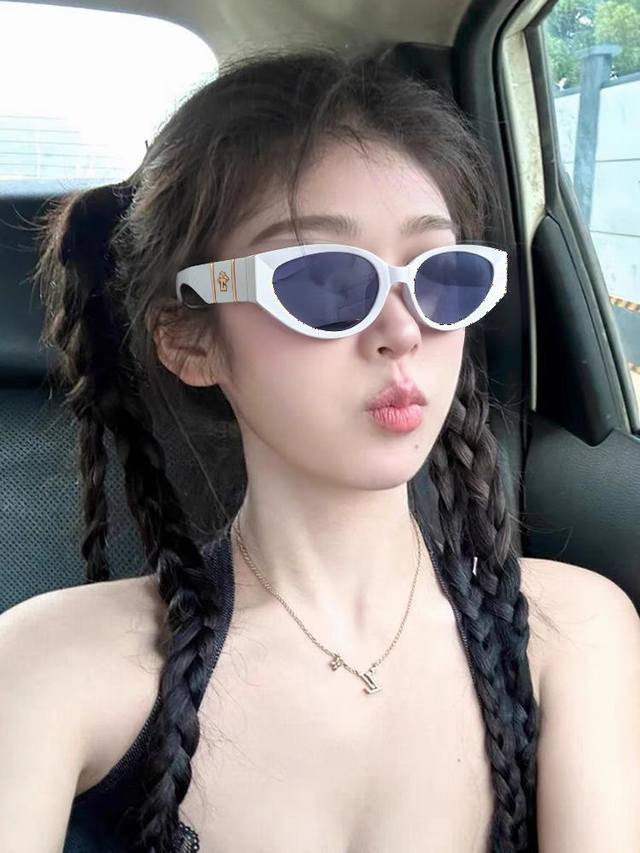 Versace 2025 New Classic Cat-Eye Style UV Protective Women's Sunglasses, Trendy