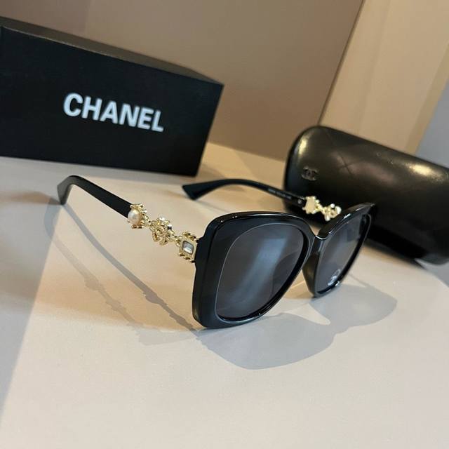 Chanel sunglasses, round-faced beauties, look here! Super flattering for chubby