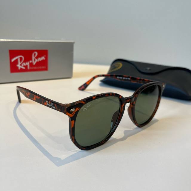 Ray-Ban Unisex Colorful Aviator Polarized Sunglasses. Material: High-definition