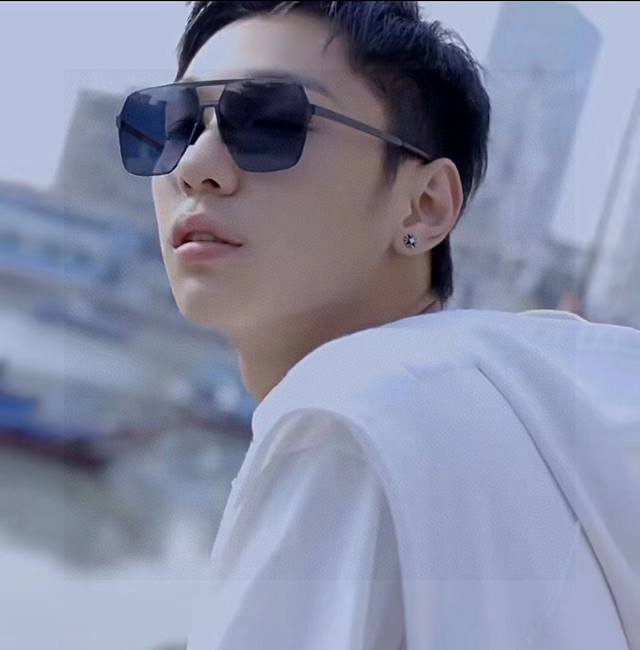 Gucci Men's Colorful Aviator Polarized Sunglasses. Material: High-definition nyl