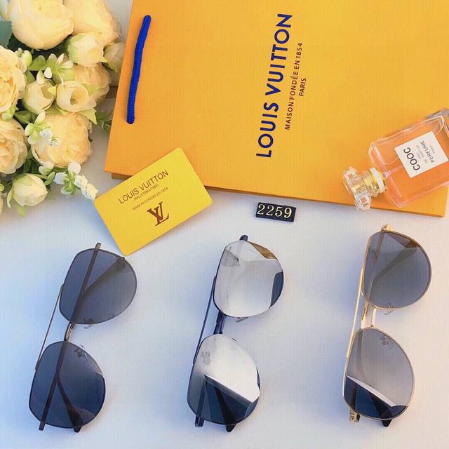 Louisvuitto* Young and stylish men's polarized sunglasses, comfortable, elegant,