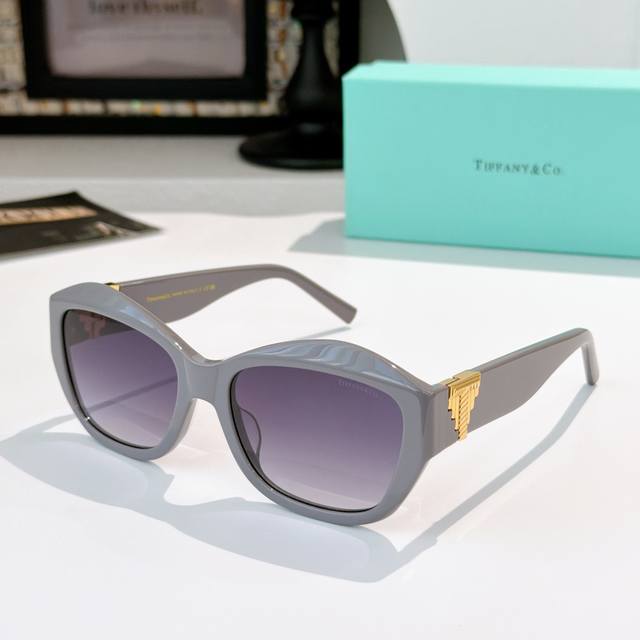 Tiffany&Co. Model: Tf4233U Size: 58 ports 19-135 Ddd