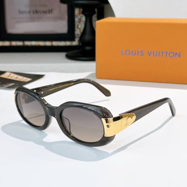 Louis Vuitto* Model: Z2600U Size: 55 ports 23-140 Ddd