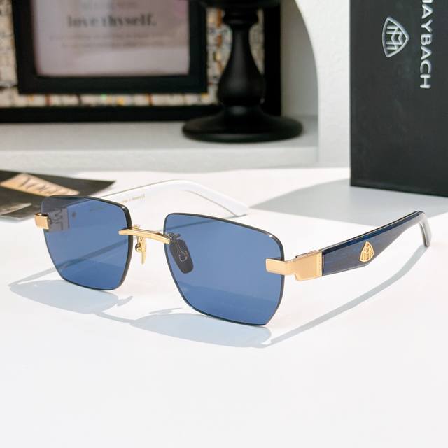 Maybach Model: The Arntmi I Model Size: 56cm x 19-140cm