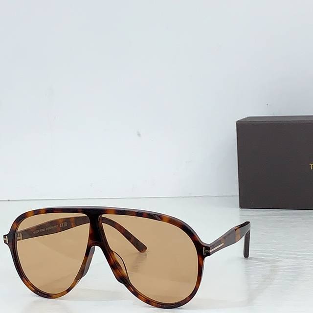 Oversize Dmod: Vladimir Ft1211 100% UV Protection Ddd. Temples are decorated wit