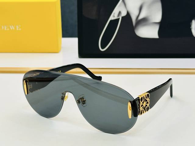 Loewe Lw5133 Size: 151cm (0-145cm) Even more beautiful in person! In stock! All