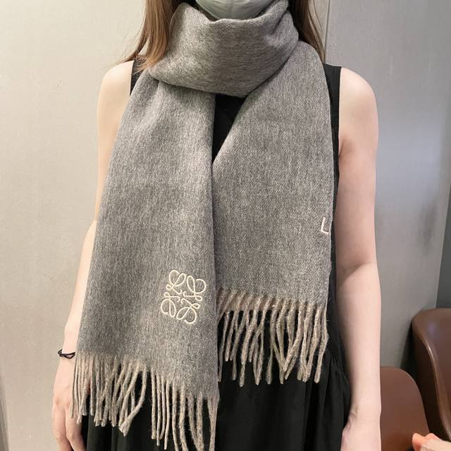Top-quality original unisex Loewe scarf. I was lucky enough to get my hands on t