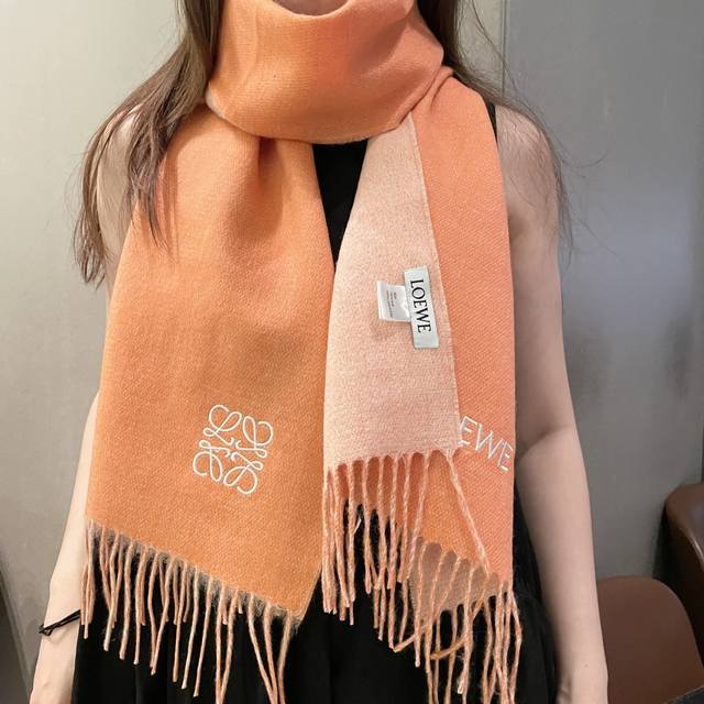Top-quality original unisex Loewe scarf. I was lucky enough to get my hands on t