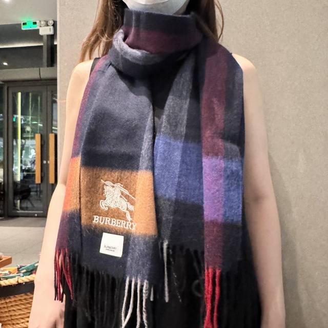 Top-tier high-end Burberry classic check cashmere long scarf, a super popular it