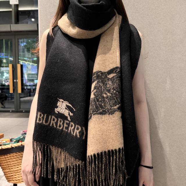Burberry's latest scarf, a super gentle and stylish double-sided design perfect
