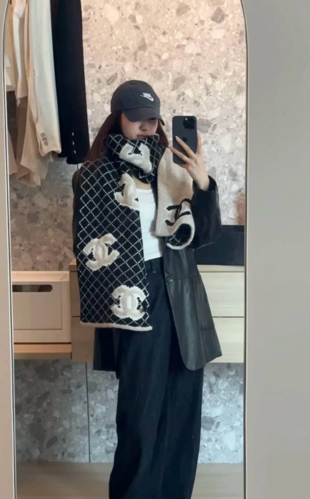 High-end version is here! Upgraded quality, wider size. Chanel boutique new styl