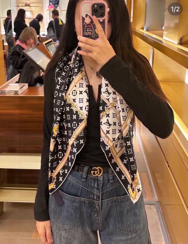 Lv Chain Flower. Lv2025 available style, 90*90 16 momme premium silk scarf, 2 co