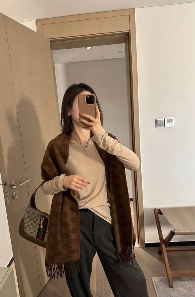 2610 Celine Arc de Triomphe monogram cashmere scarf is finally here! Here are th