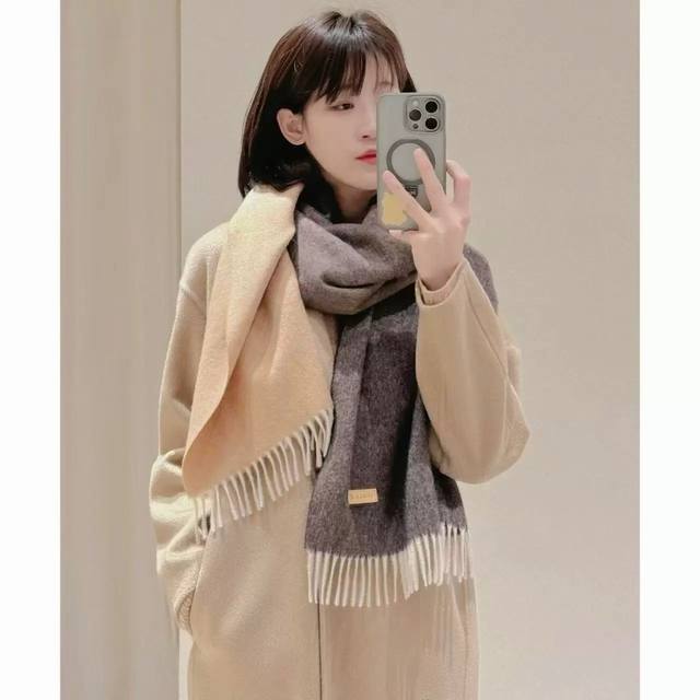 Loewe unisex scarf, highly praised and kept for myself! A rare high-end men's sc