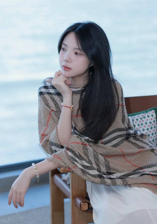 2610 Latest version of Burberry, end-of-season stock is here!! Only a few dozen