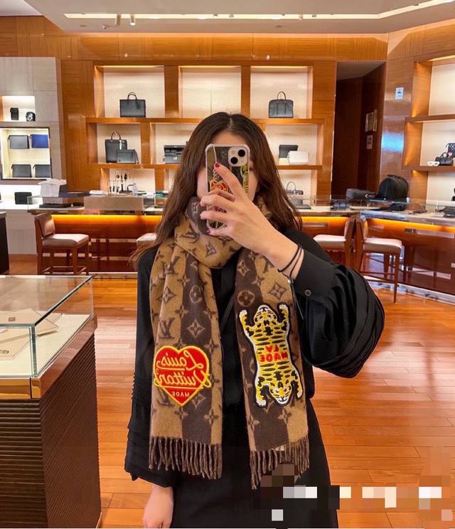 New Arrival - Truly Amazing! This long scarf features a tiger pattern, a collabo