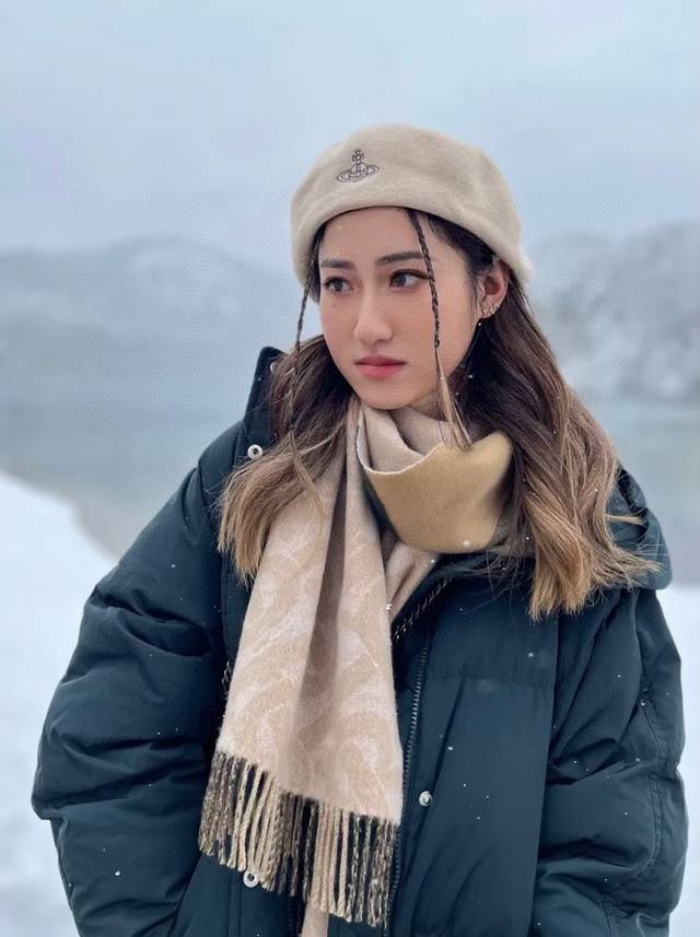 Tb Double-sided plaid scarf, the latest style from Burberry. All items are sourc