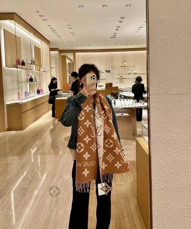 High-quality Louis Vuitton# Essential Double-sided Monogram Wool Scarf ~ The mon