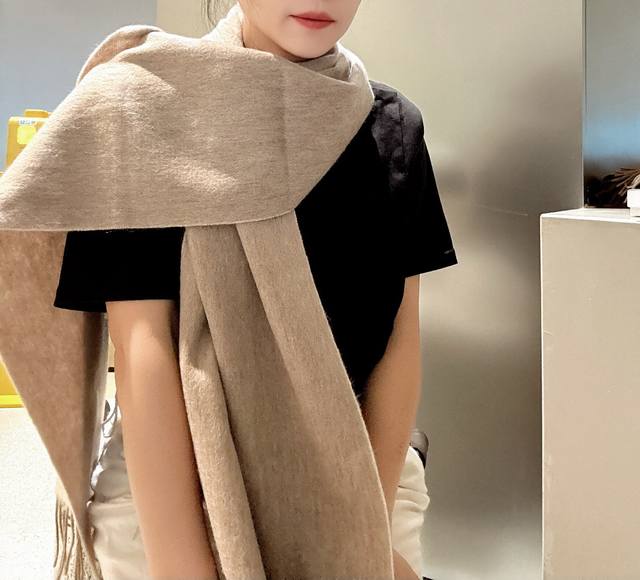 Loewe. Unisex scarf, highly recommended for personal use, a rare high-end men's