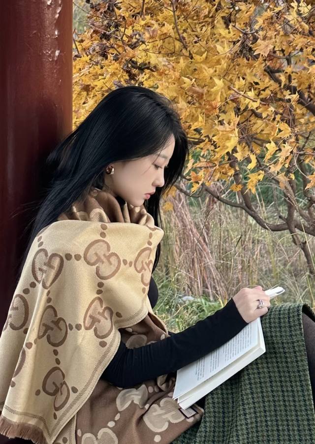 Gucci worsted jacquard double-faced wool! Available simultaneously on the offici