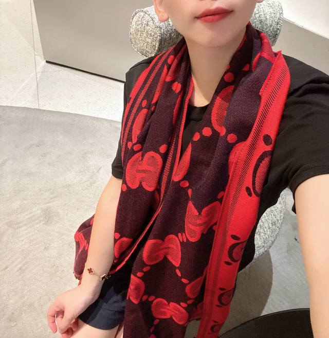 Gucci worsted jacquard double-faced wool! Available simultaneously on the offici