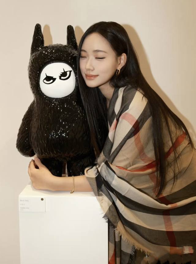 Synchronized with the official website, Burberry's fashionable spirit. A new Bur