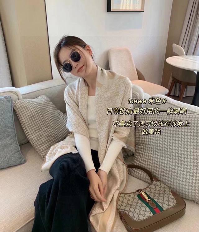 Loewe, as a top Spanish luxury brand, exudes a unique Spanish aristocratic aura,