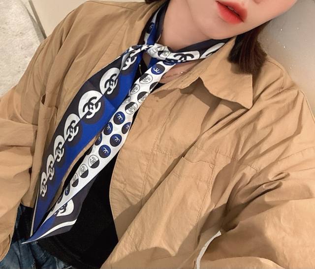 Super beautiful Chanel scarf! Double-layered silk! Multiple uses: tie it to your