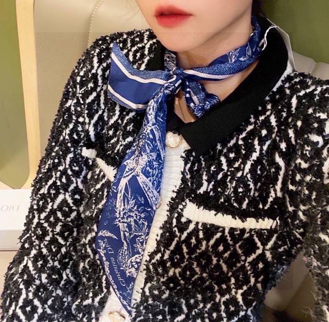 Super cute D brand silk scarf! Double-layered silk! Versatile! Tie it to your ba