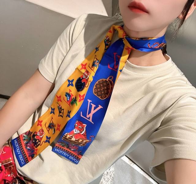 Super cute L brand silk scarf! Double-layered real silk! Not the imitation silk