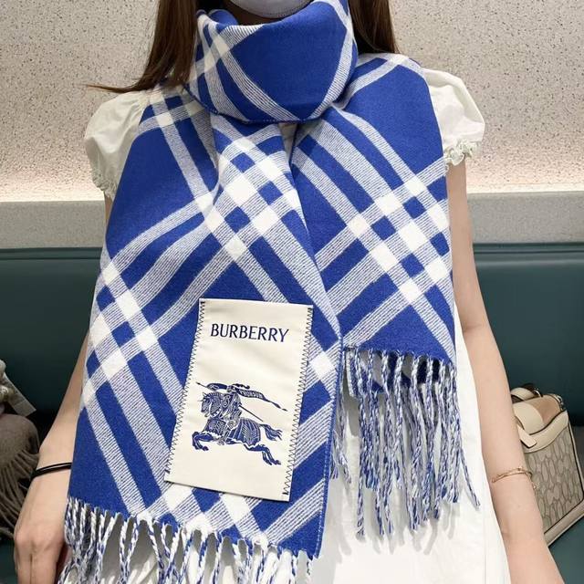 High-quality 2025 bestseller arrived! This Burberry check scarf is absolutely go