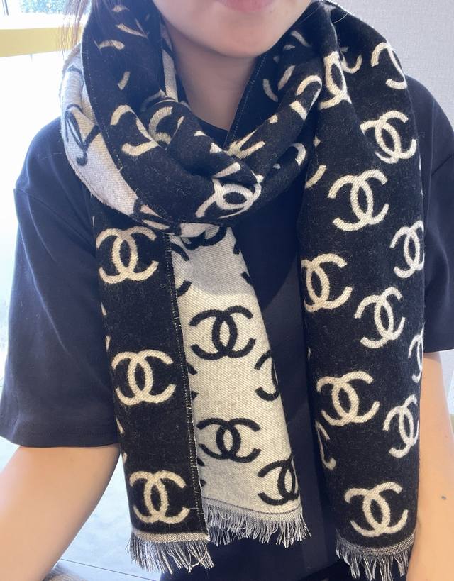 A Chanel scarf that's a real steal! It's destined to be a bestseller! Even befor