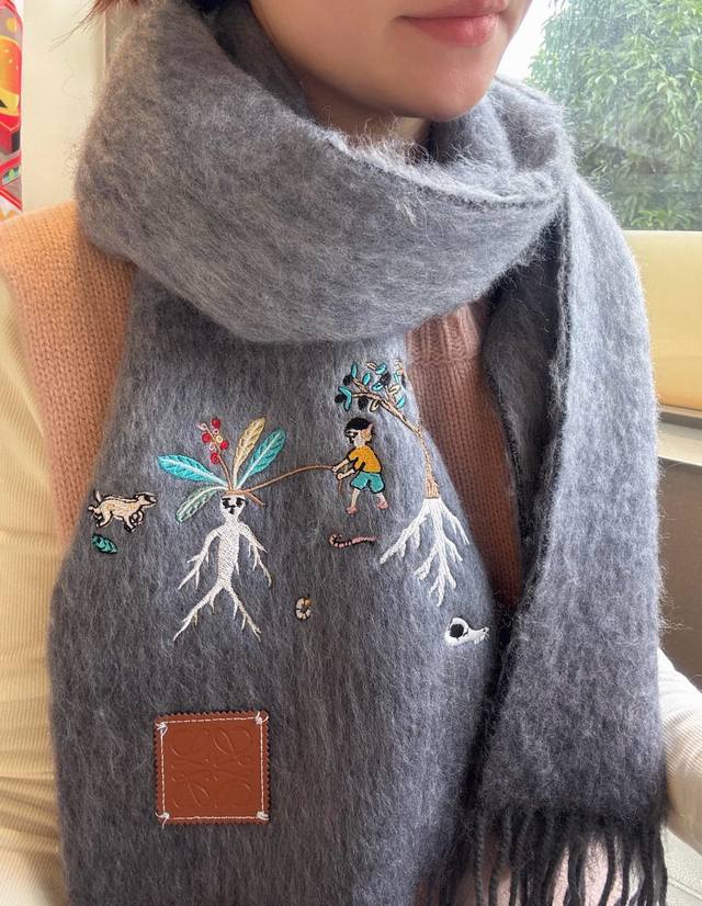 Loewe collaborated with Japanese ceramic artist Sunafujita on a stunning glacier