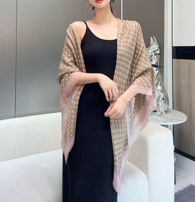 Gg Horsebit Cashmere Handkerchief 140cm. This cashmere handkerchief features the