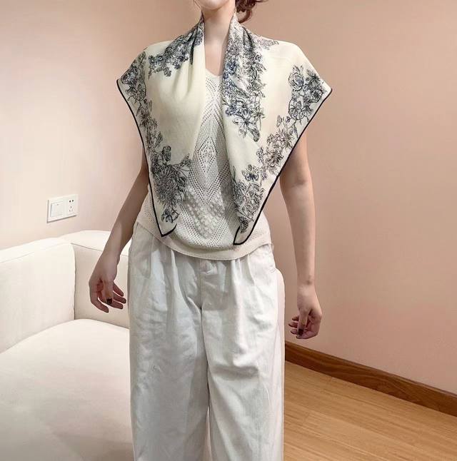 90 Double-sided Velvet Handkerchief. This handkerchief features the Dior Star pa