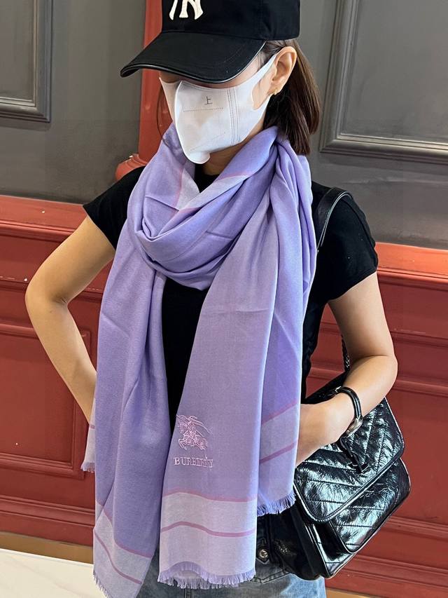 Burberry's latest lightweight plaid scarf is now available! Featuring an exquisi