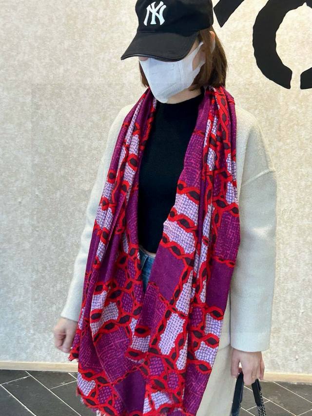 Highly recommend this new Burberry item from the French boutique! The exquisite