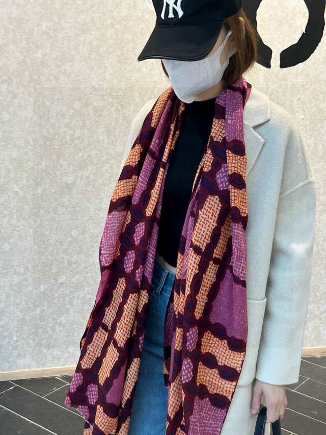 Highly recommend this new Burberry item from the French boutique! The exquisite