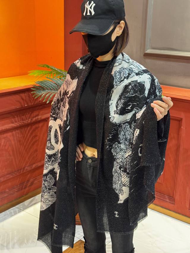 Glowing Scarf, 2025 Fall/Winter Ready-to-Wear Collection - Chanel. This collecti