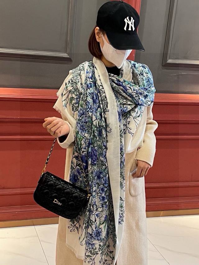 A glowing scarf from D brand, with a bright floral scent. VIPs highly recommend