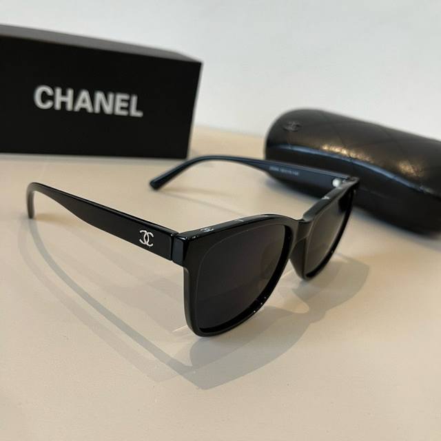 Chanel elegant sunglasses, blogger's style sunglasses Ddd