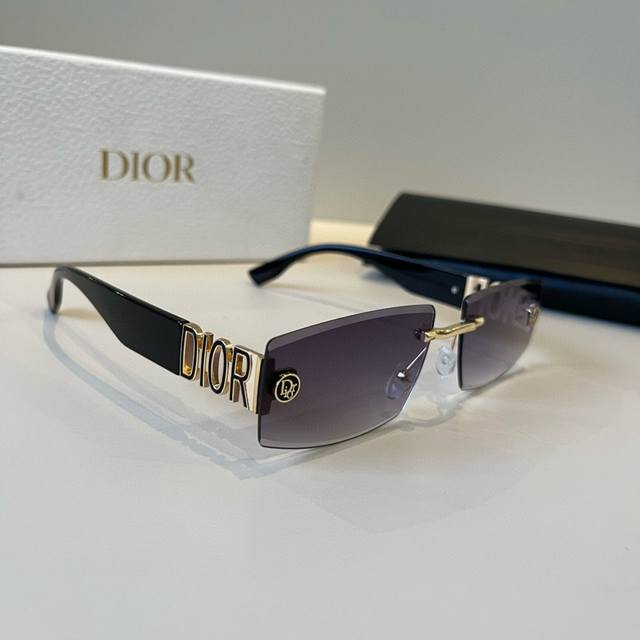 Dior sunglasses, sunglasses you'll want to weld onto your face. High-quality pro