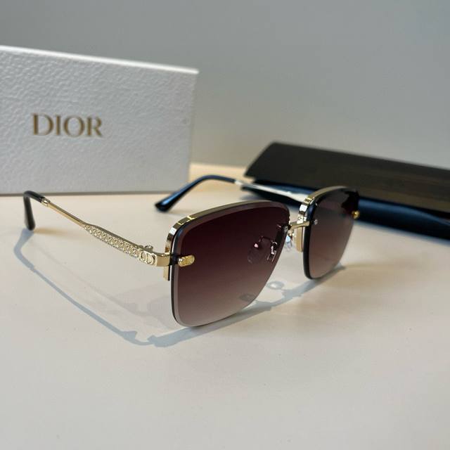 Dior sunglasses, sunglasses you'll want to weld onto your face. High-quality pro