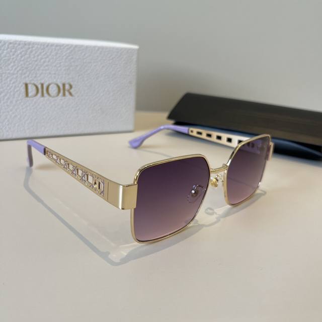Dior sunglasses, sunglasses you'll want to weld onto your face. High-quality pro