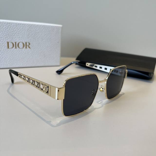 Dior sunglasses, sunglasses you'll want to weld onto your face. High-quality pro