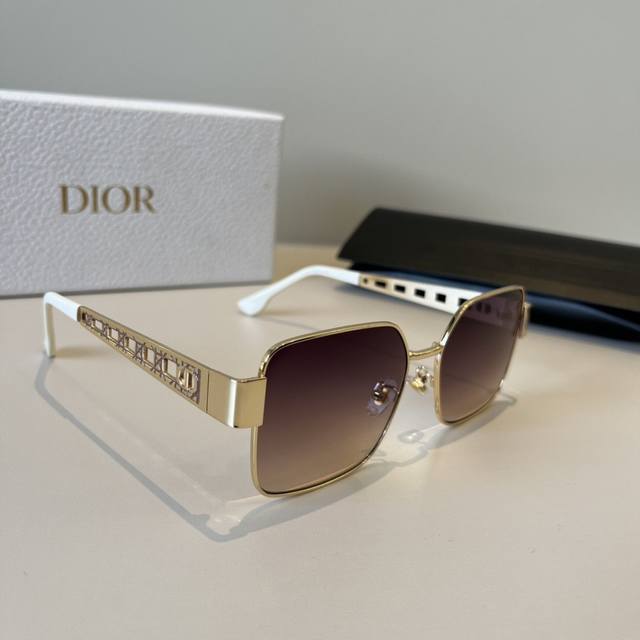 Dior sunglasses, sunglasses you'll want to weld onto your face. High-quality pro
