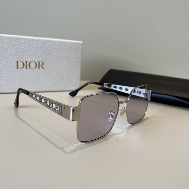 Dior sunglasses, sunglasses you'll want to weld onto your face. High-quality pro