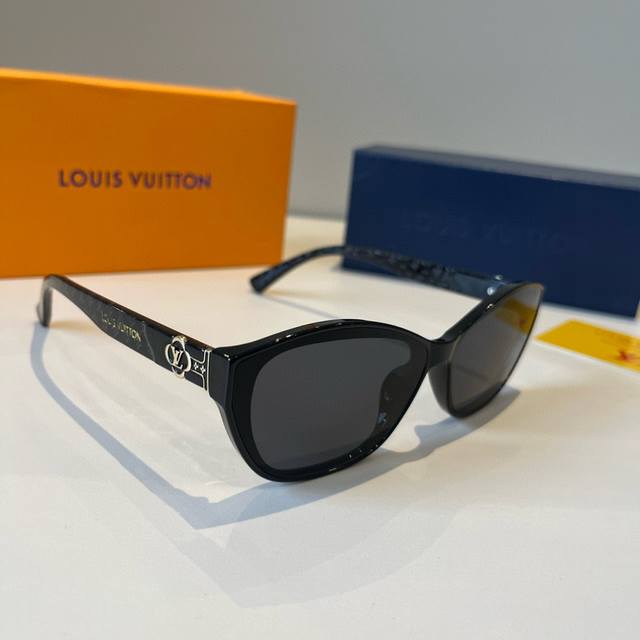 Louis Vuitton sunglasses, high-end European and American style, super flattering