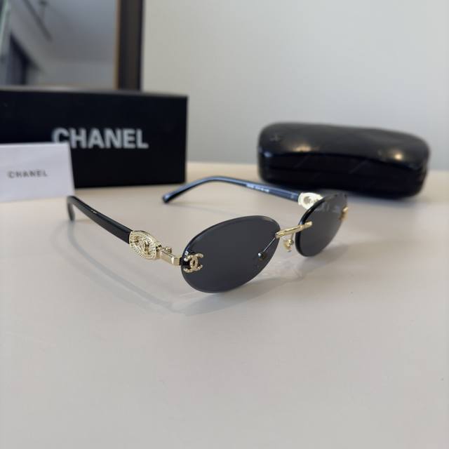 Chanel's new sunglasses, optical lenses, a favorite of many fashion icons.