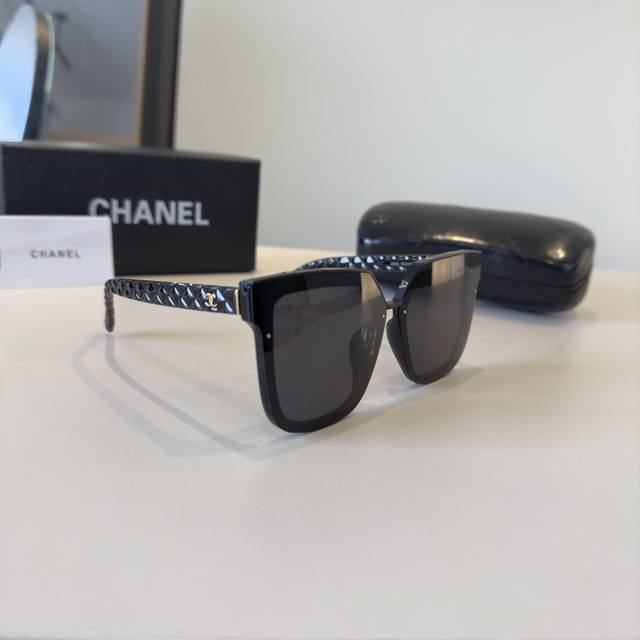 Chanel elegant sunglasses, blogger's style sunglasses Ddd